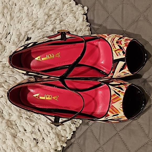 Alba Platform Heels - Picture 16 of 16